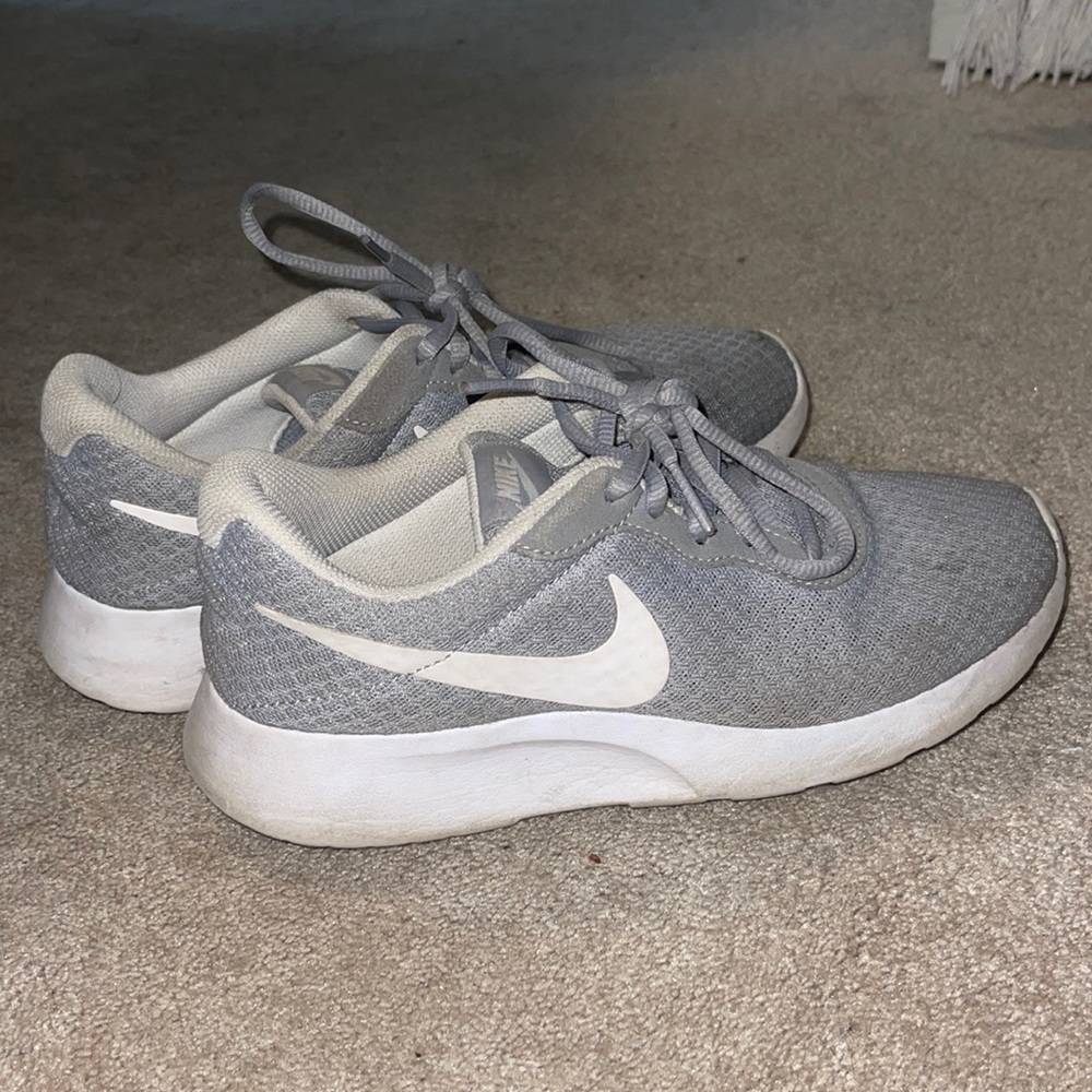 Nike Women’s Gray Shoes Size 8